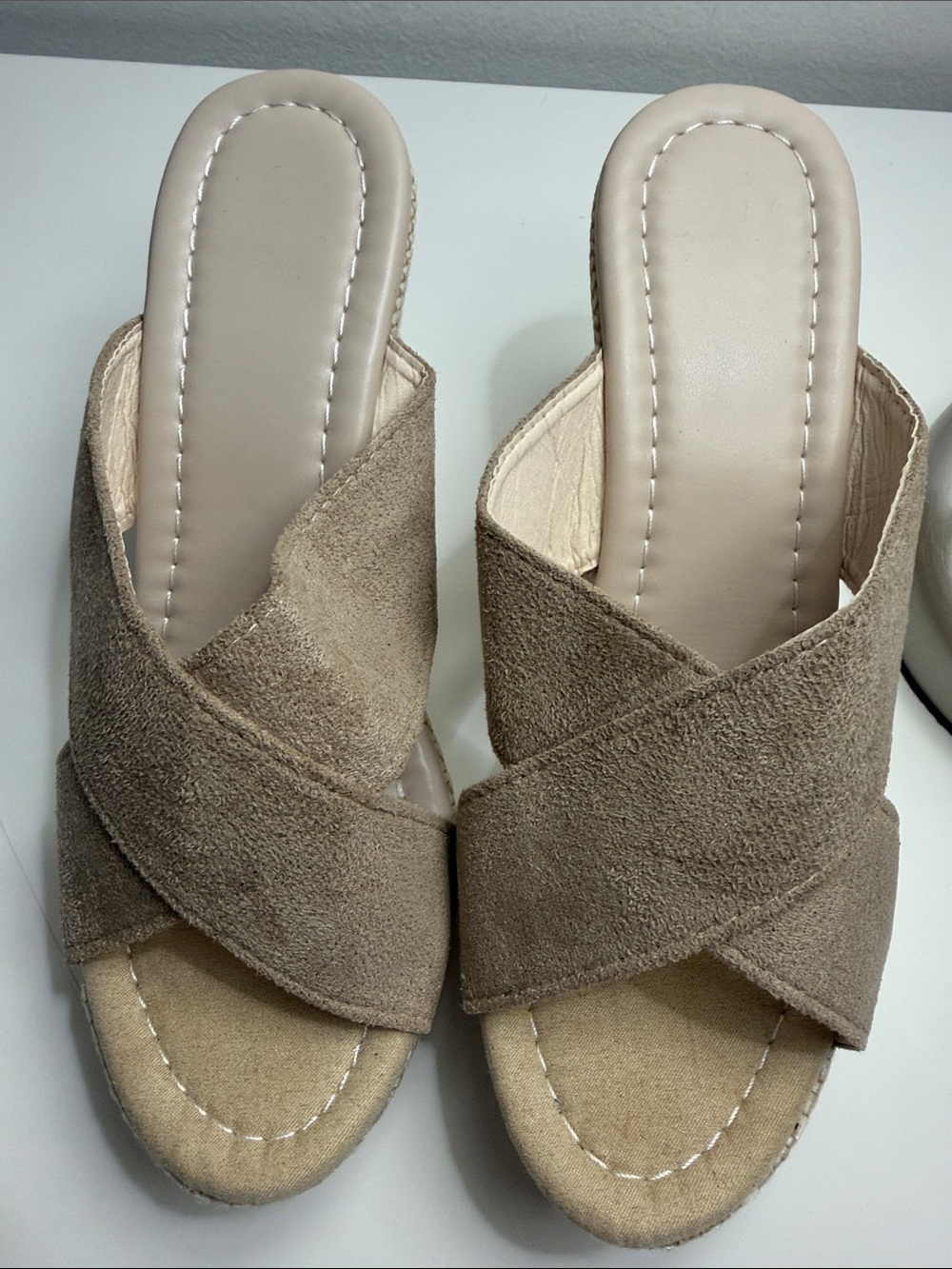 Women's Taupe Suede Crisscross Slide Mules SZ 6.5